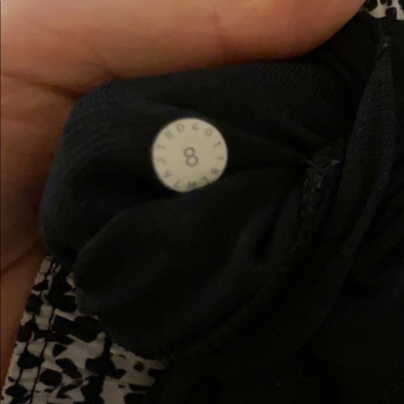 Black & white Lululemon Hotty Hot Shorts II *2.5” - Picture 4 of 4
